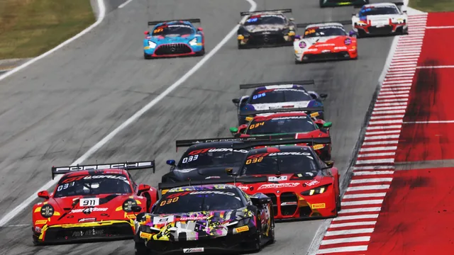 Cartaz: GT World Challenge powered by AWS