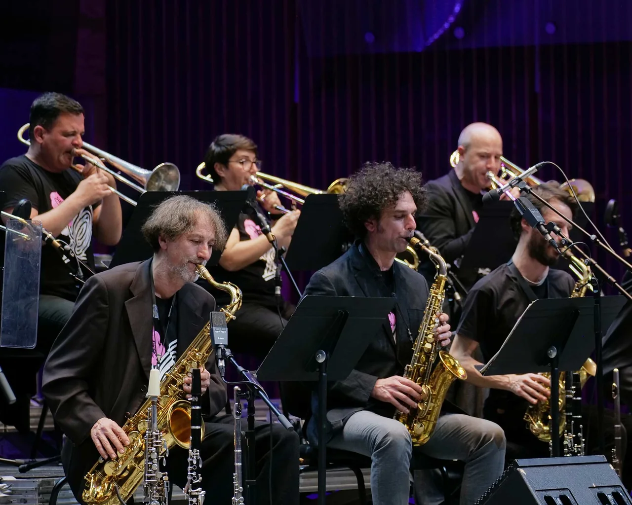 Imagem: Jazz in the Space Age de George Russel